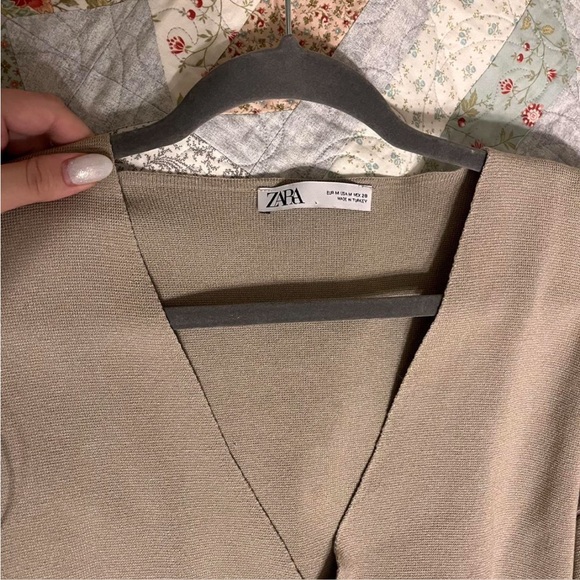Zara V Neck Knit Top - size M - Picture 3 of 3